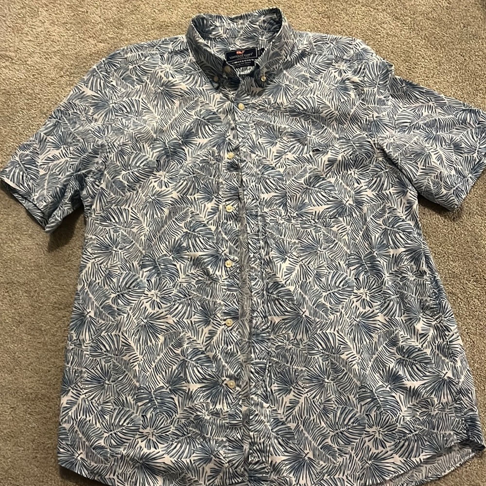 Vineyard Vines, men’s shirt sleeve button down.